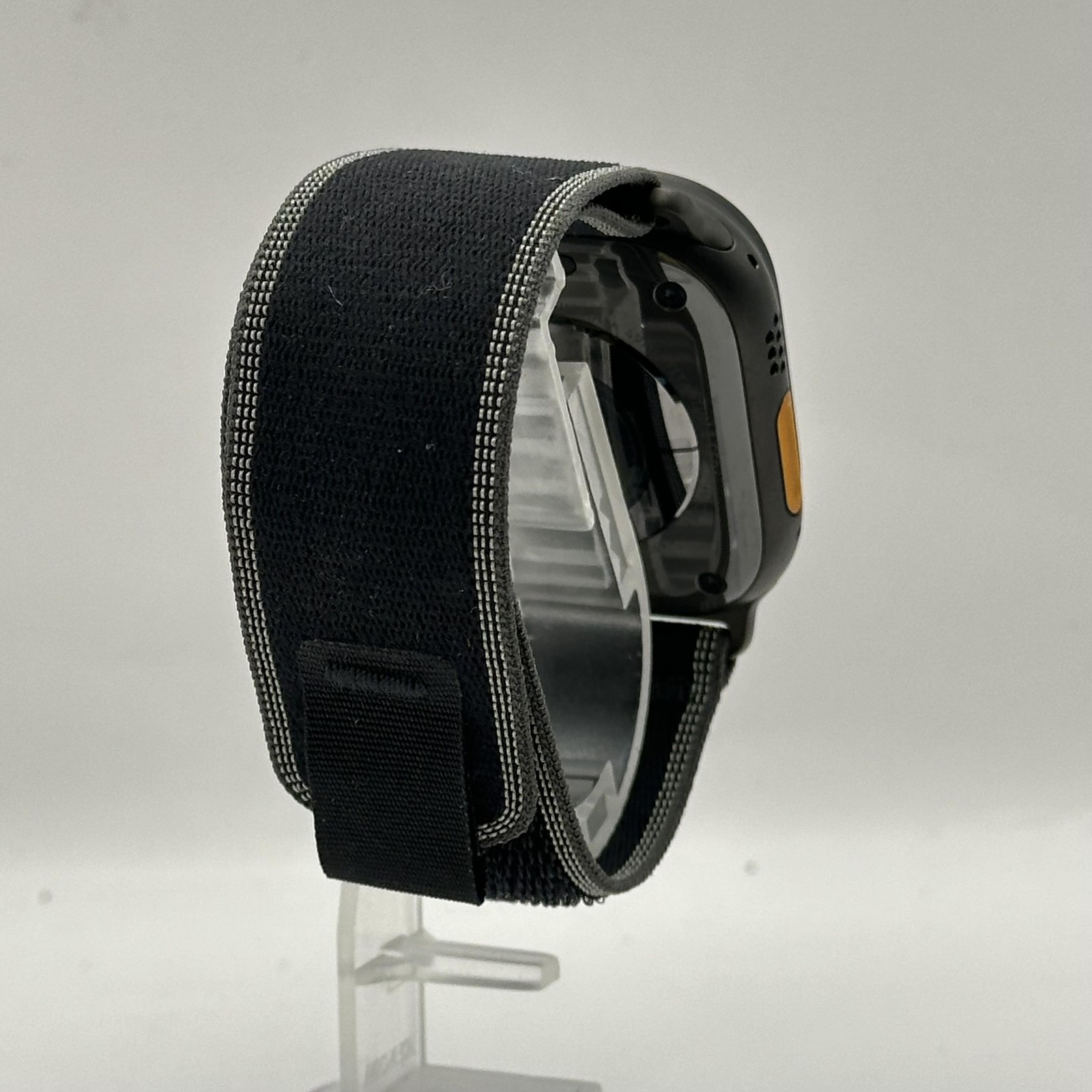 Apple Watch (Ultra 3) 49mm Black Titanium w/Black/Charcoal Trail Loop (LTE)-9/10