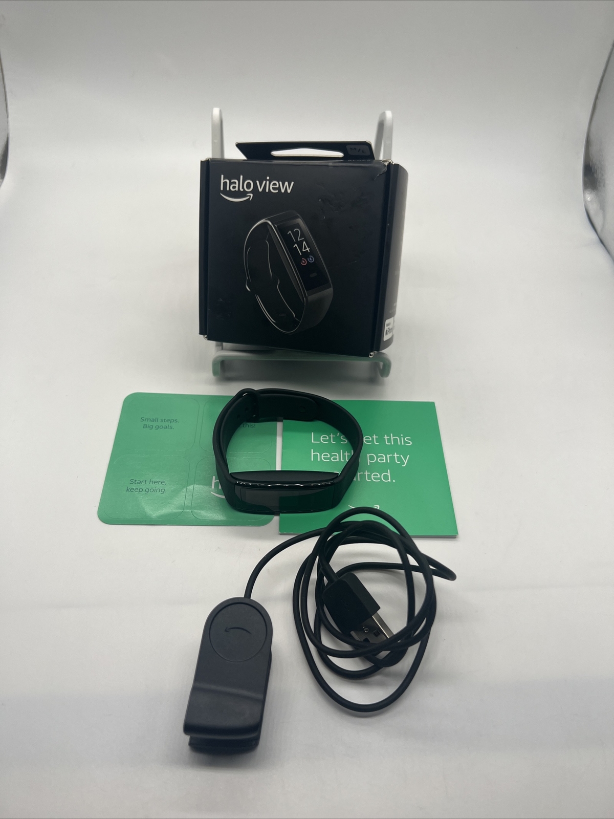 Amazon Halo View fitness tracker M/L. Tracking for heart rate, activity. VGC!