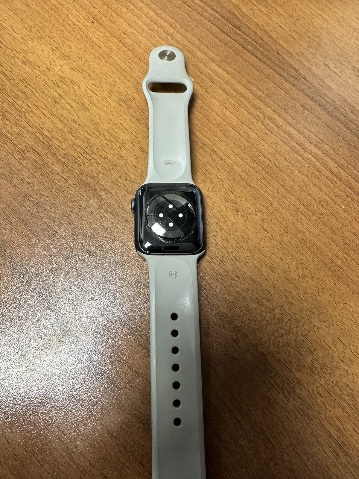 Apple Watch Series 6 40mm Case GPS WR-50M / Broken Screen / As Is