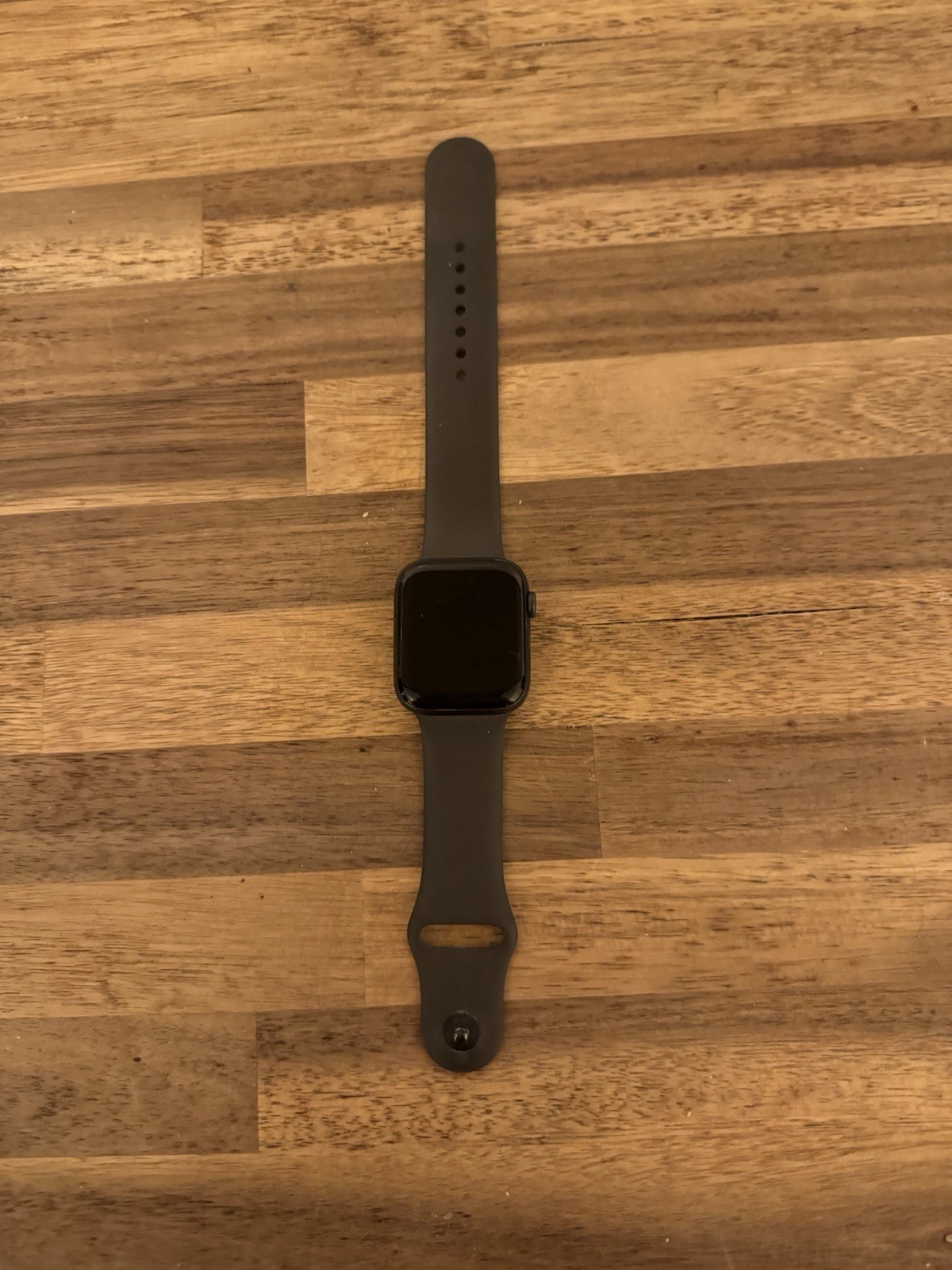 Apple Watch SE 44mm Space Gray Aluminum Case with Black Sport Band – Regular…