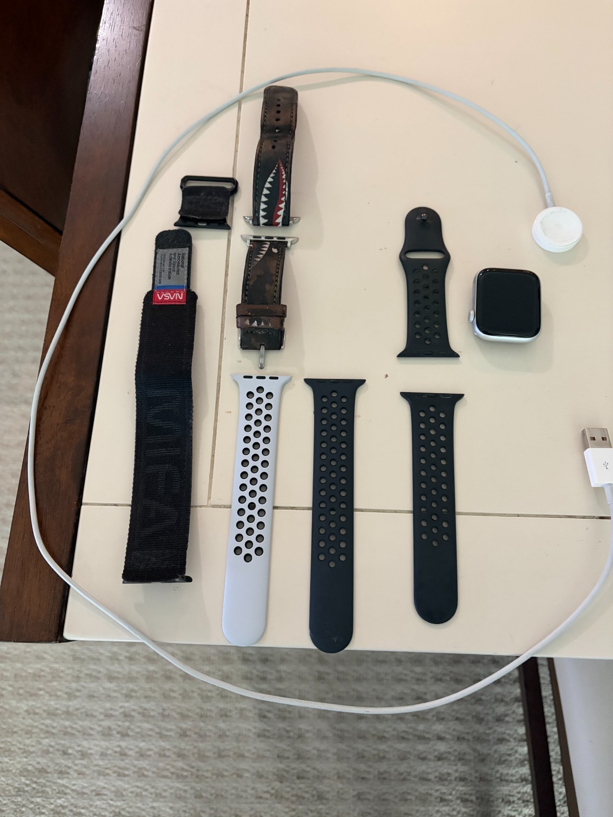 Apple Watch Series SE 44mm (GPS) Nike Edition Aluminum Case – Excellent 5 BANDS