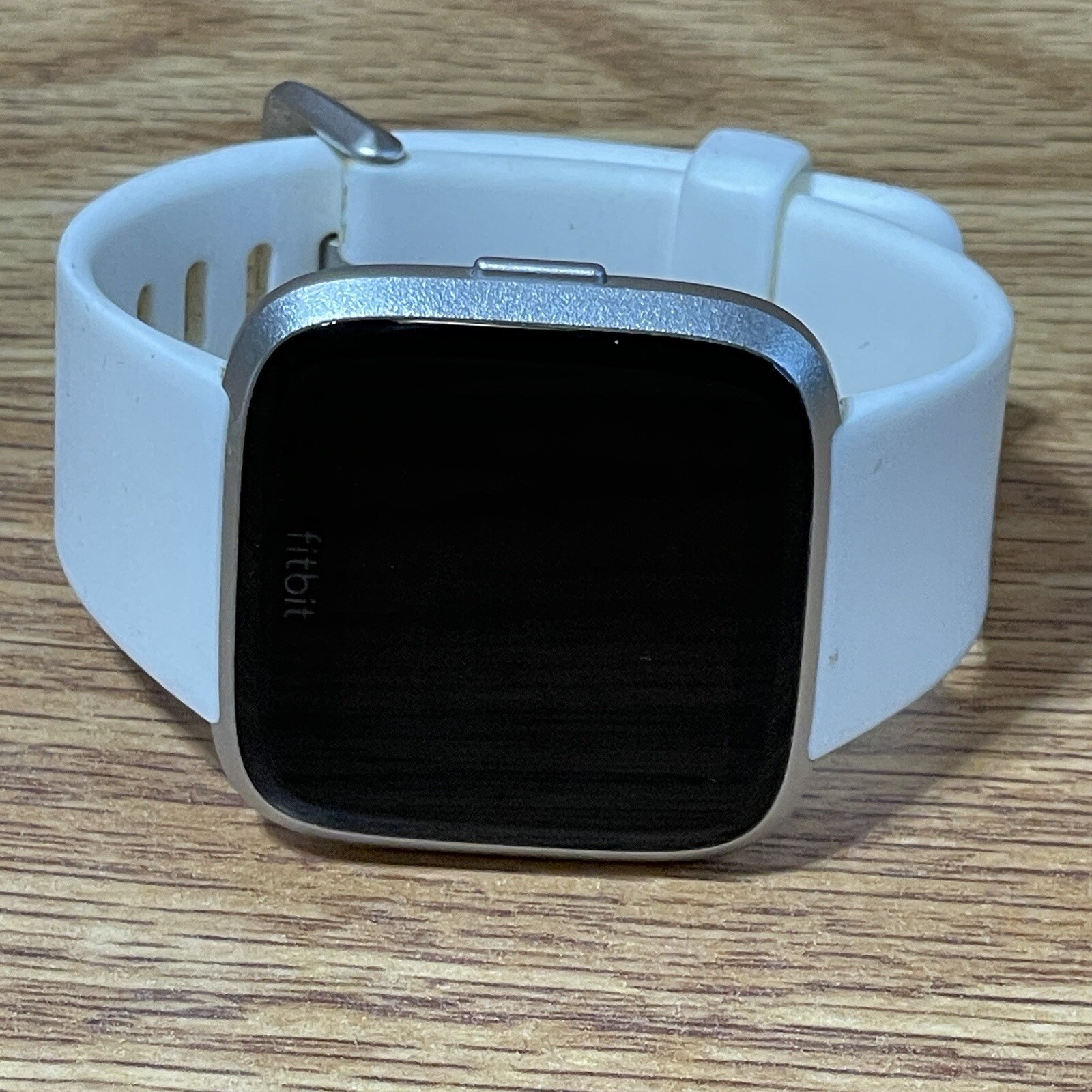 Fitbit Versa Lite Edition FB415 Silver/White Bluetooth 1.34″ Display Smart Watch