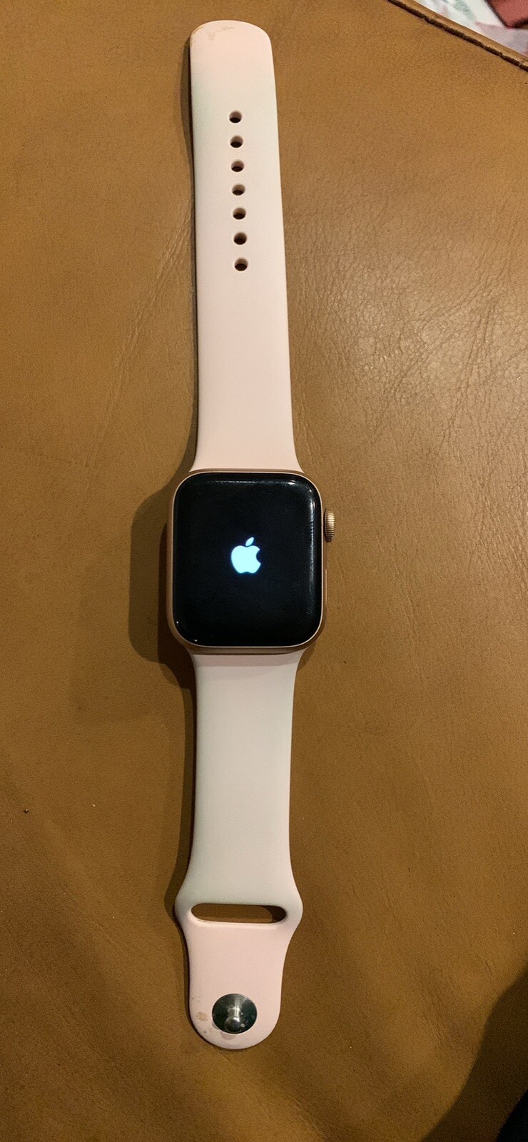 Apple Watch Series 5 40mm Aluminum Gold Case Pink Sand Sport Band – MWV72LL/A