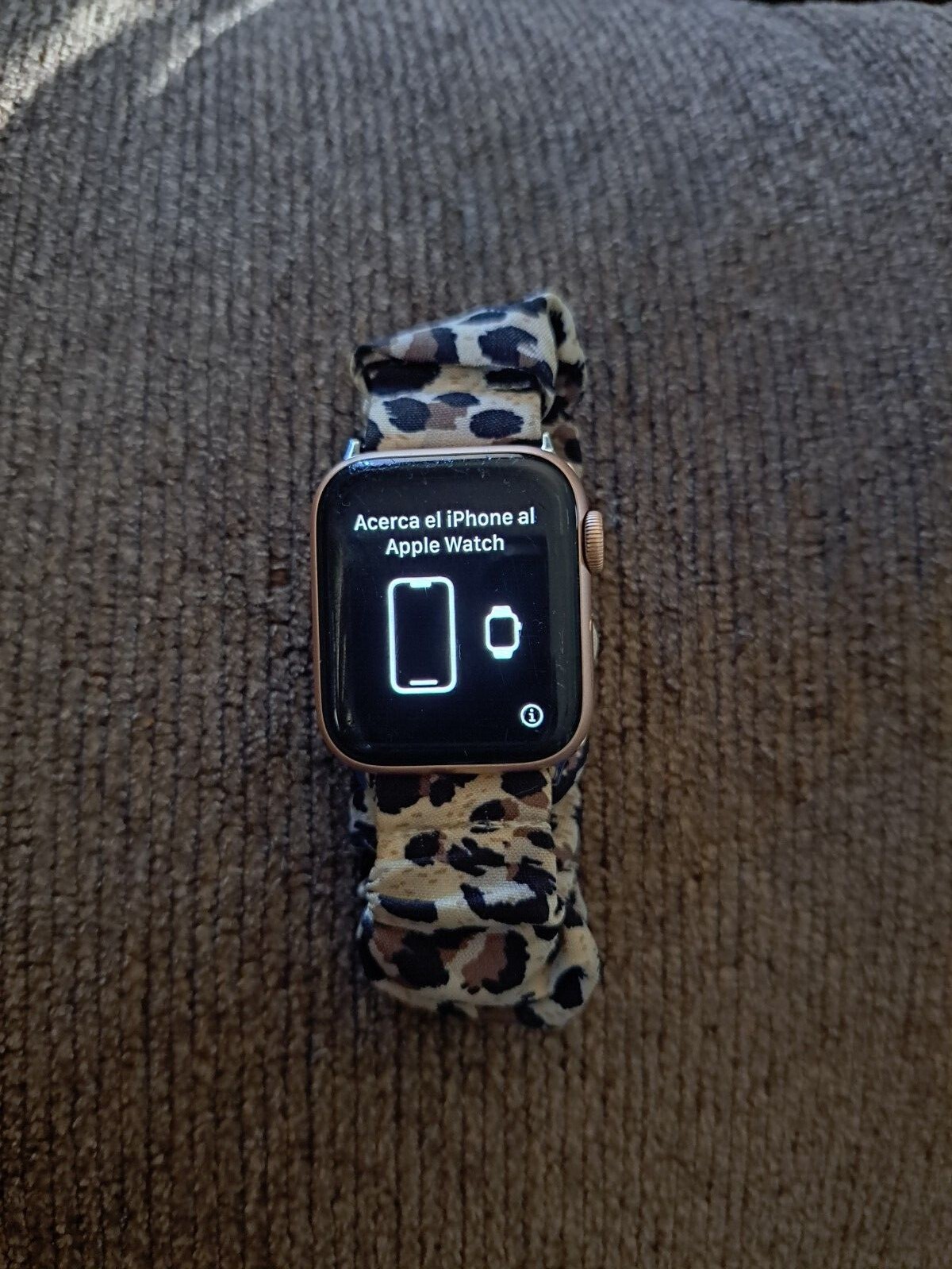 Apple Watch Series 5 40mm Aluminum Gold Case Pink Sand Sport Band – MWV72LL/A