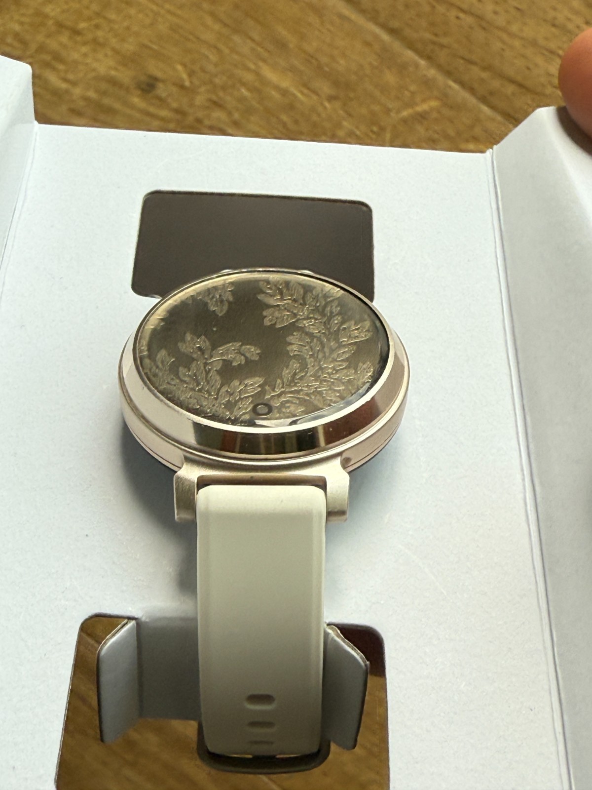 Garmin Lily 2 Classic Cream Gold Smartwatch in Original Box Excellent Condition