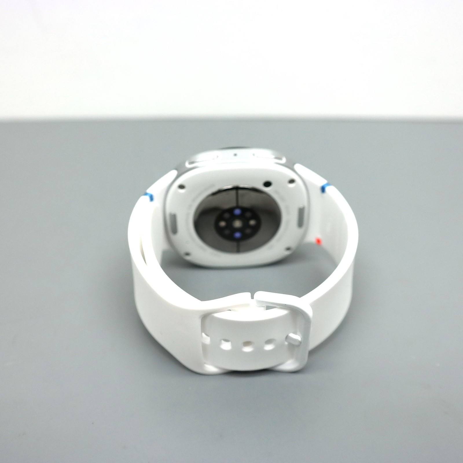 Samsung Galaxy Watch8 SM-L320 Aluminum Smartwatch 40mm – Silver