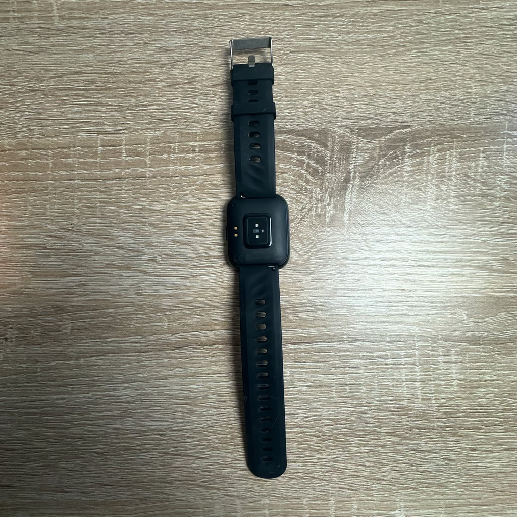 Omthing Black smartwatch! Works with android 4.4 and above, and iOS 9.0 and abov