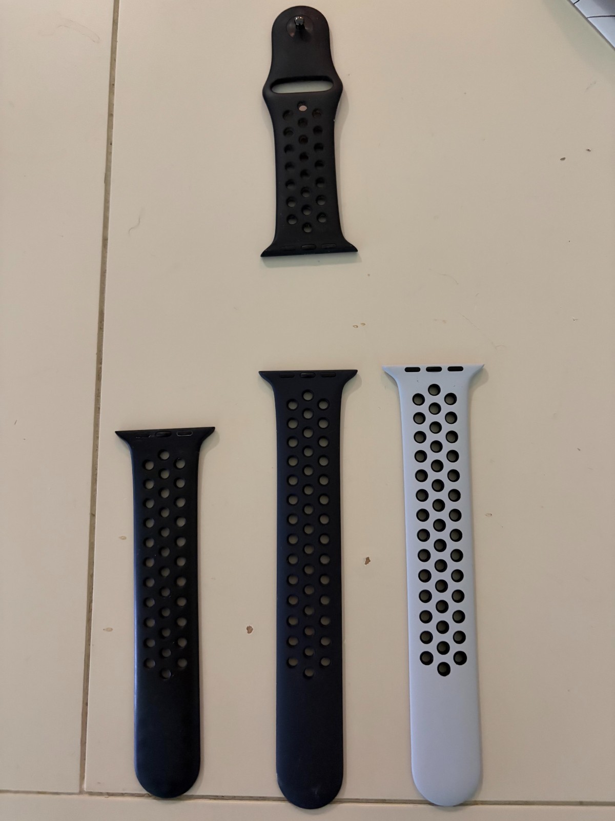 Apple Watch Series SE 44mm (GPS) Nike Edition Aluminum Case – Excellent 5 BANDS