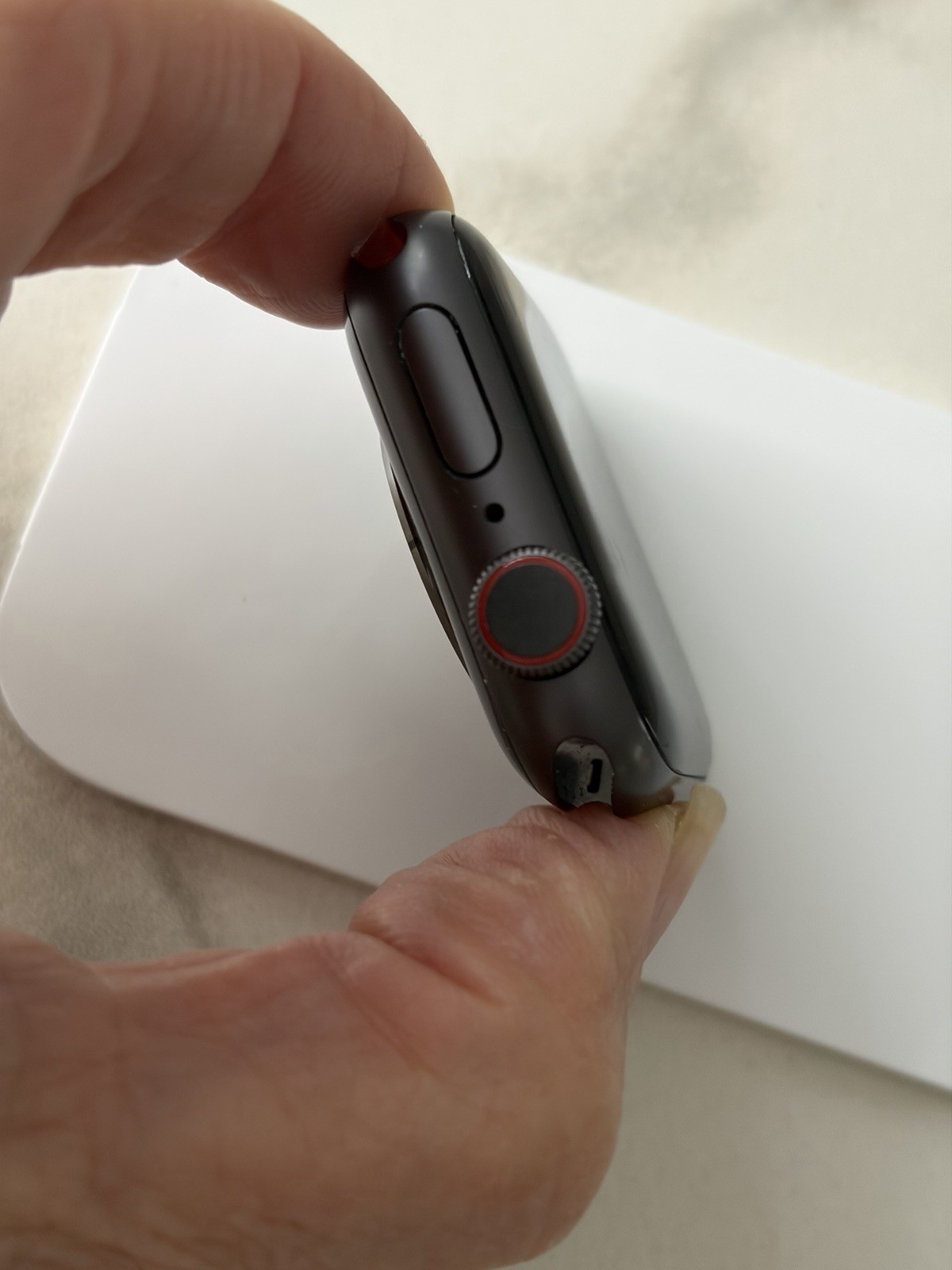 Apple Watch Series 4 40mm Space Gray White Sport Band GPS +Cellular, 75% Battery