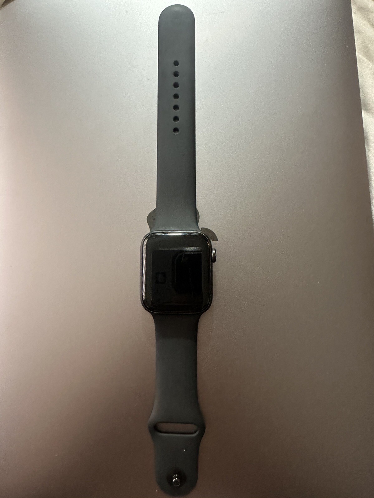 Apple Watch SE 44mm Space Gray Aluminum Case with Black Sport Band – Regular…