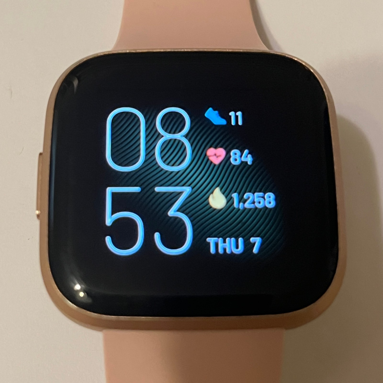Fitbit Versa 2 – Health & Fitness Smart Watch Copper Rose Pink Band FB507