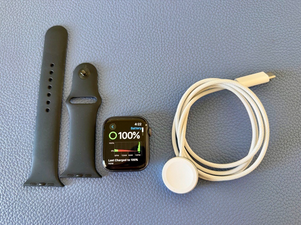 Apple Watch Series 5 44mm GPS + Cellular Space Gray Aluminum w/ Apple Band