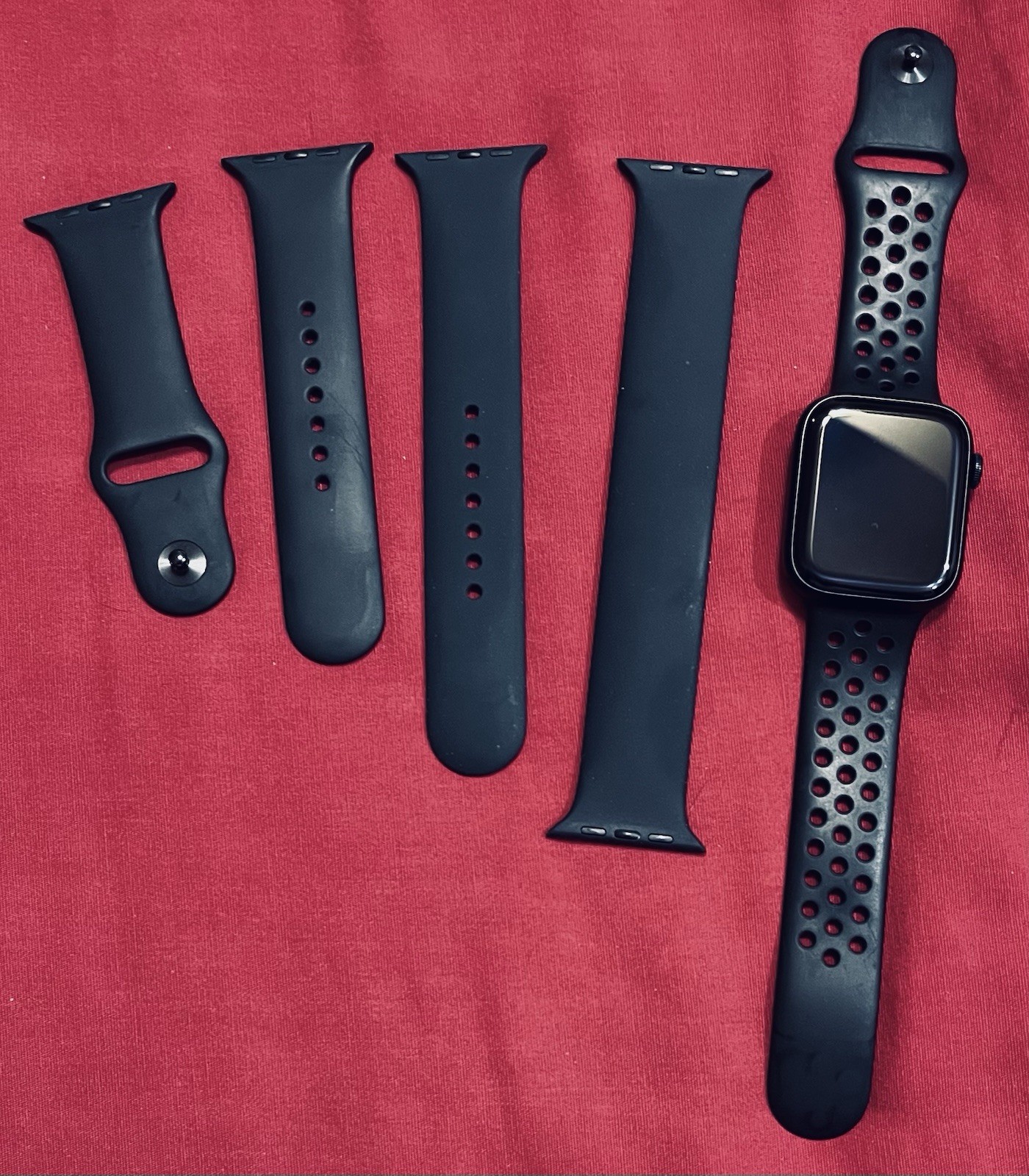 Apple Watch 45mm Series 8 in mint condition, With extra OEM silicone straps