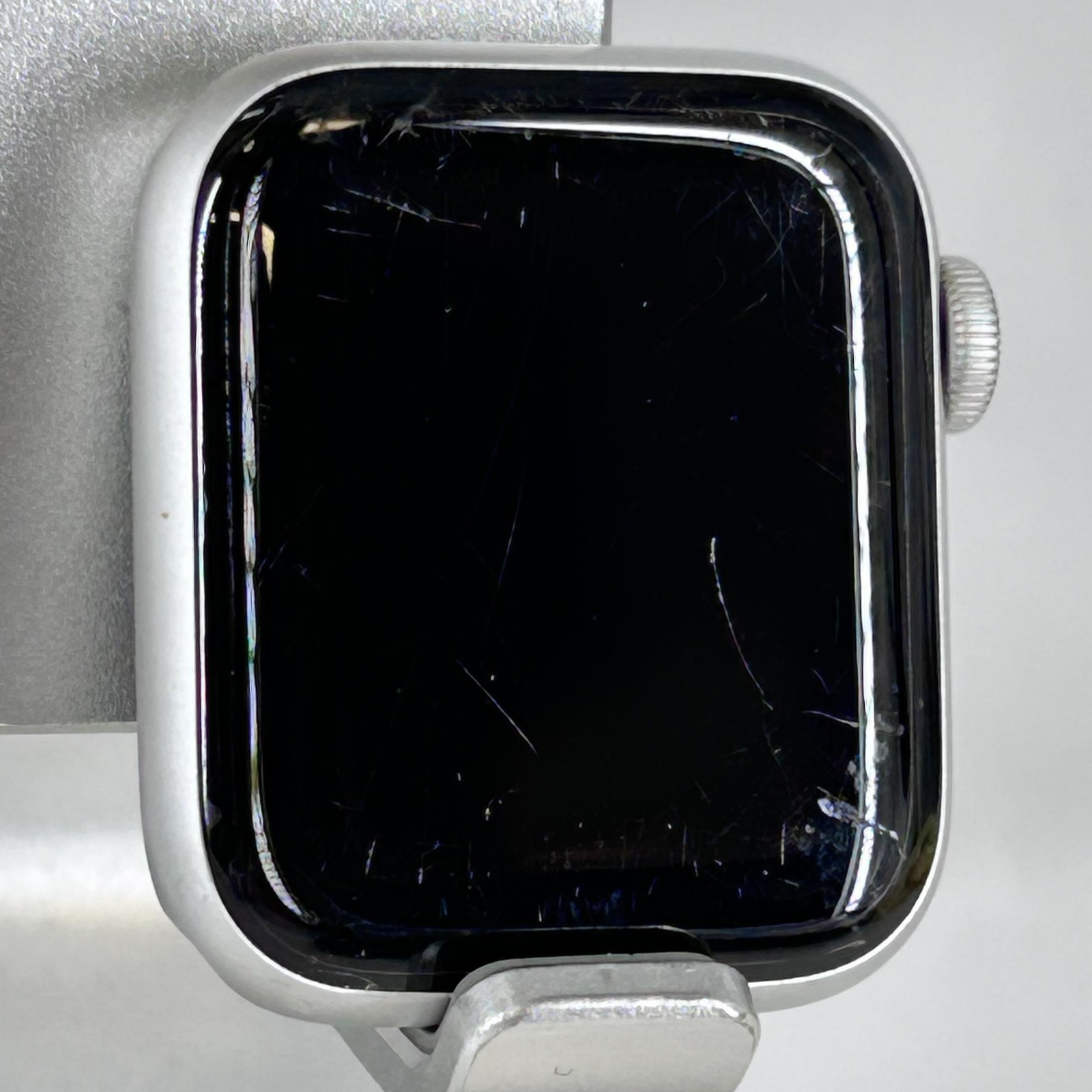 Apple Watch SE (1st Gen) 40mm Silver Aluminum (GPS) w/ No Band – Fair