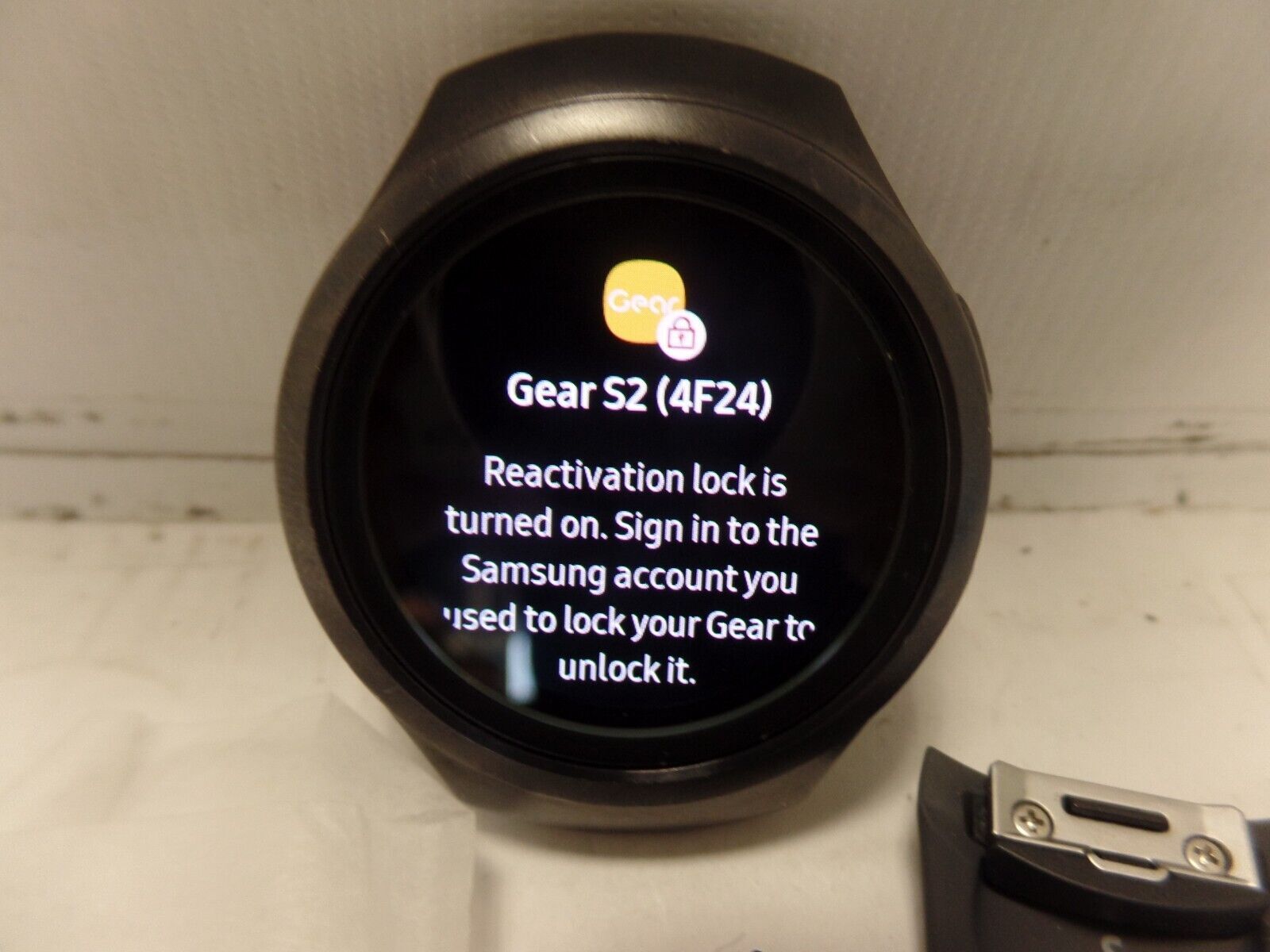 Samsung Gear S2 SM-R730V Verizon Smartwatch 44mm Ceramic – Black Elastomer AS-IS
