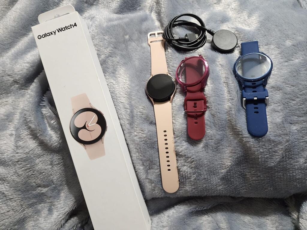 Samsung Galaxy Watch4 SM-R865 40mm Aluminum Case & Sport Band – Pink Gold BUNDLE