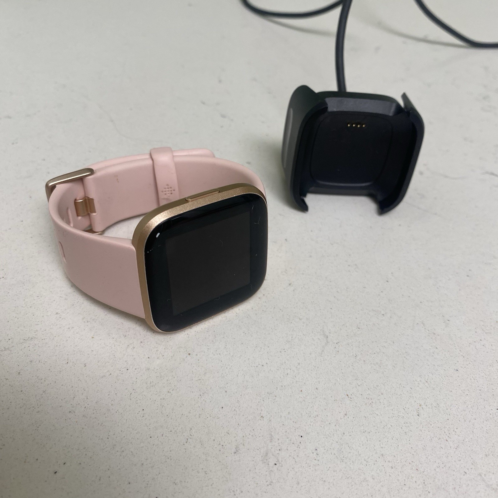 Fitbit Versa 2 – Health & Fitness Smart Watch Copper Rose / Pink Band FB507