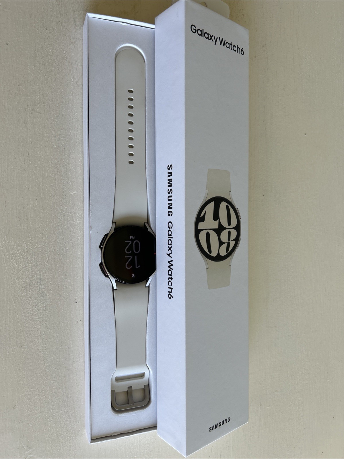 Samsung Galaxy Watch6 Silver SM-R935U 40mm WiFi GPS Bluetooth NEW Open Box