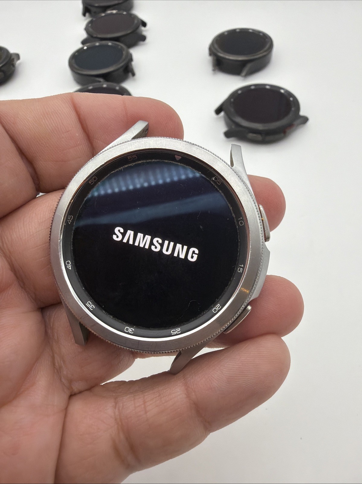 Lot of 12 Samsung Galaxy Watch4 R880 R890 R895 LTE 42mm/46mm – Tested Reset