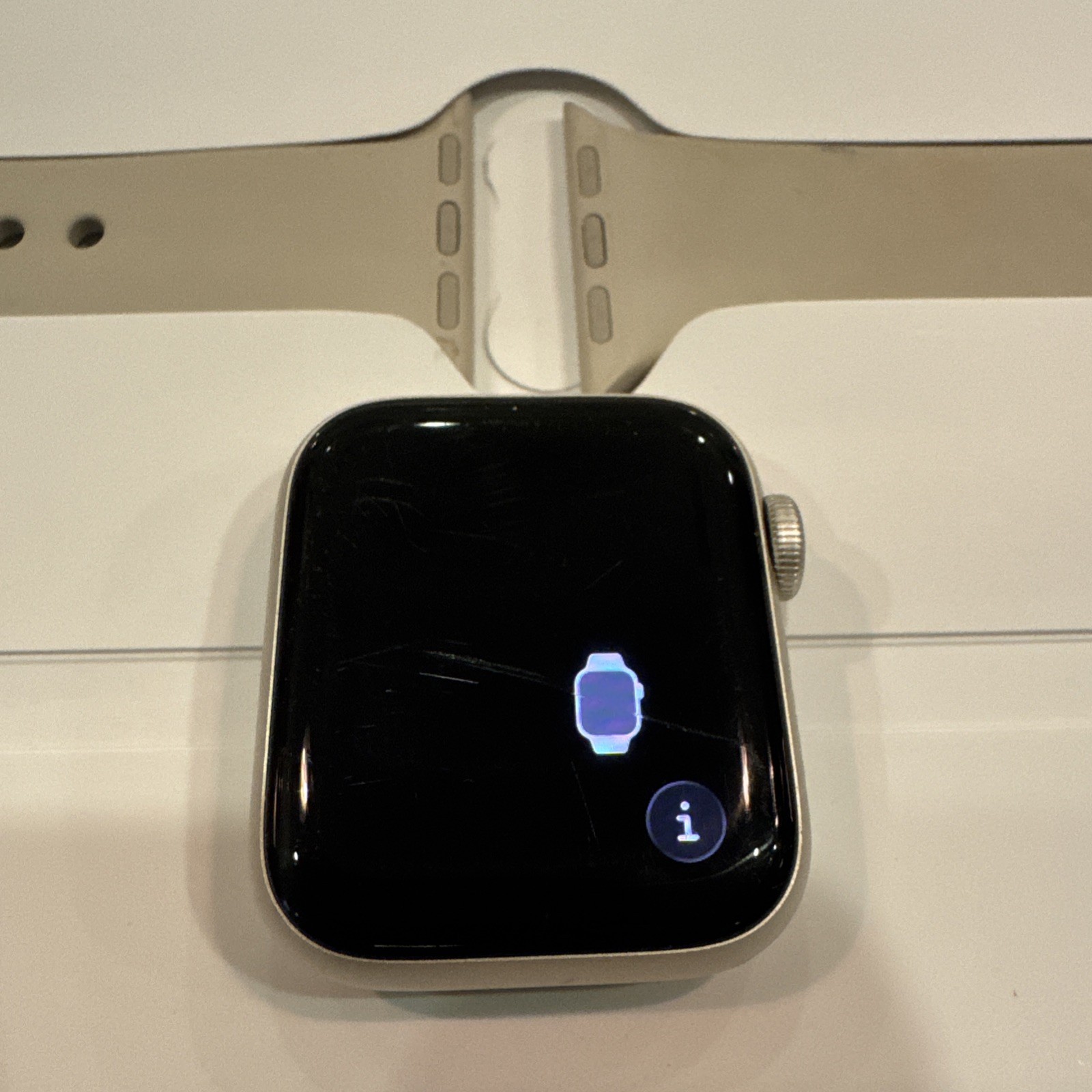 Apple Watch SE (2022) 2nd Gen 40mm A2726 (GPS + Cellular) Starlight