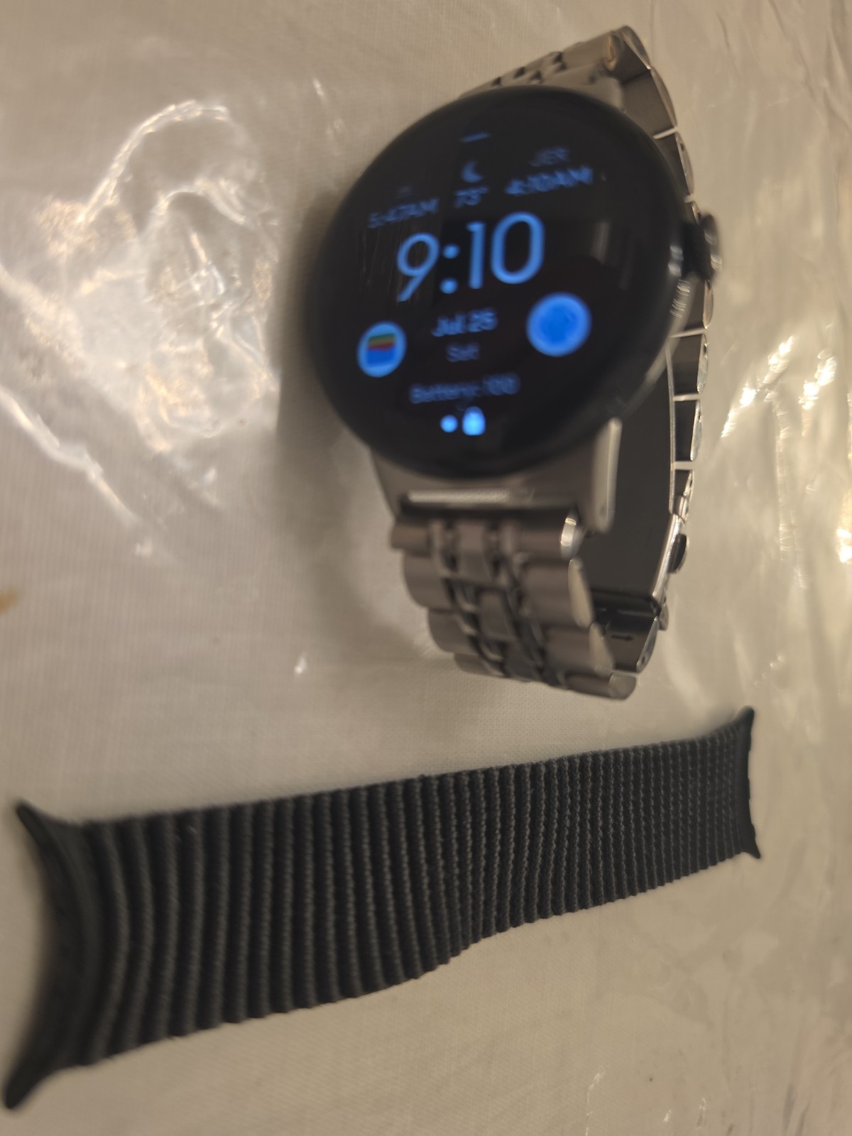 Google Pixel Watch 4 45mm 4G LTE + Bluetooth/WiFi W/stainless Steel Band.