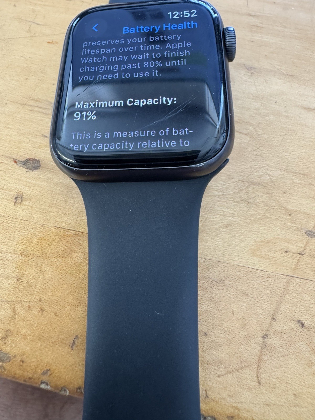 Apple Watch SE 44mm GPS + Cellular Space Gray Aluminum 91% Battery Read Descript