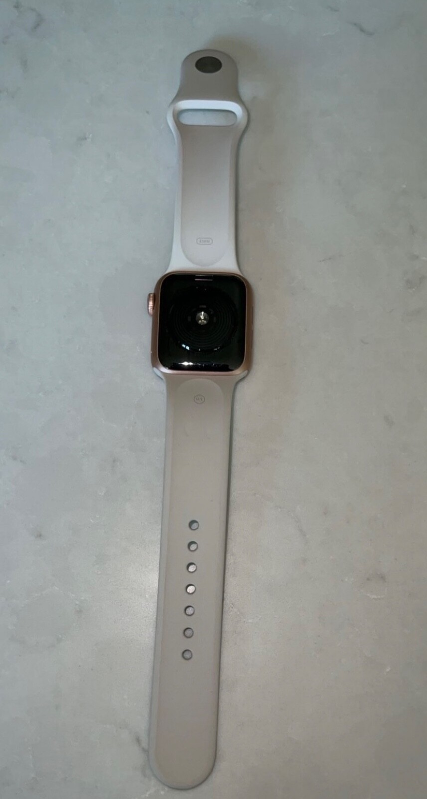 Apple Watch SE (GPS + Cellular) 40mm Gold Aluminum Case with Starlight Sport…