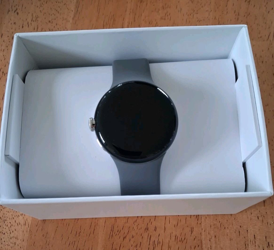 Google Pixel 1 – Android Smartwatch with Fitbit Activity Tracking – Heart Rate