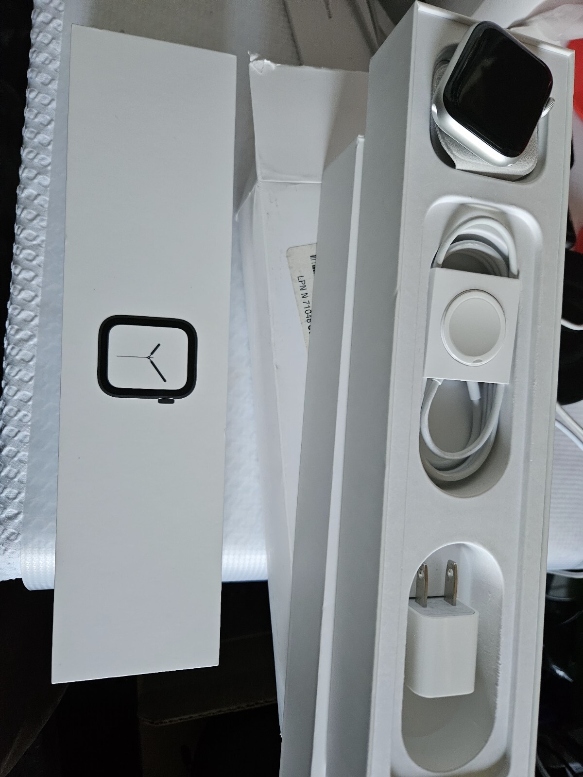 Apple Watch Series 5 40mm GPS – Aluminum Case – Open Box. Unlocked Black