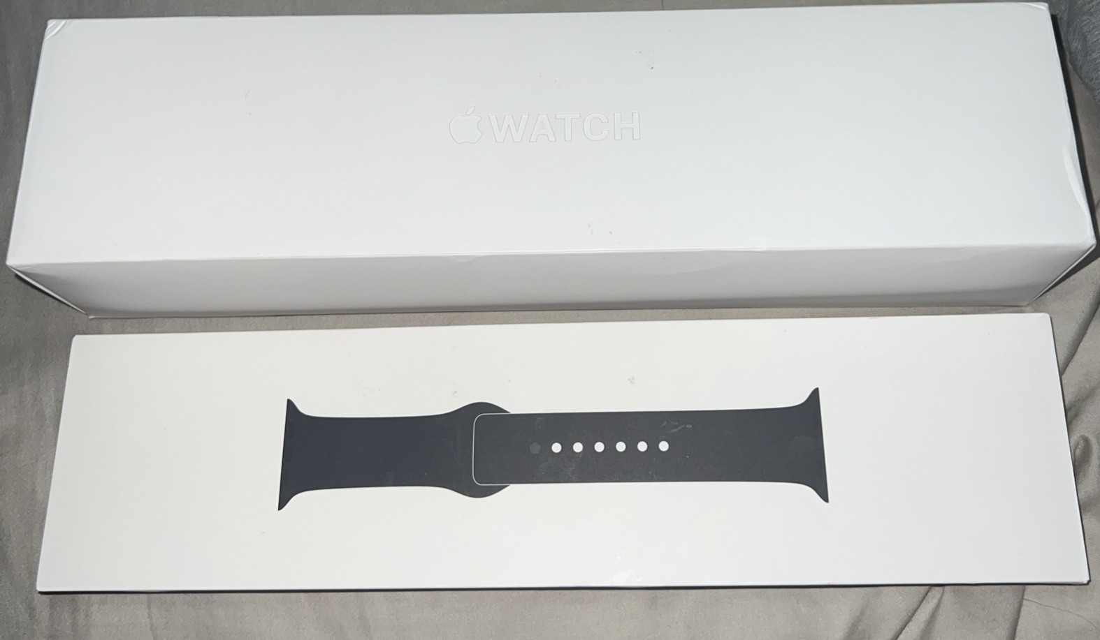Apple Watch Series 5 40mm Space Gray Aluminum Case With Extra Apple Band