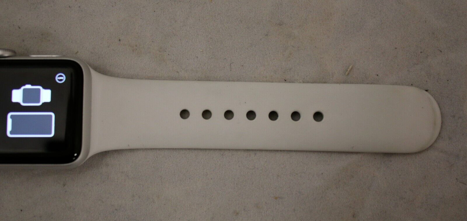 Apple Watch Series 3 38 mm Silver Aluminum Case White Sport Band