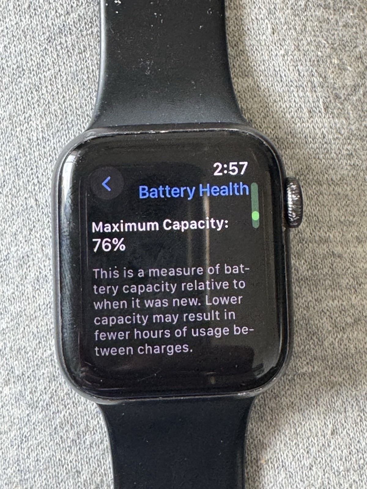 Apple Watch SE (1st Gen) 40mm GPS Space Gray – Battery 76% – Inclu. box + charge