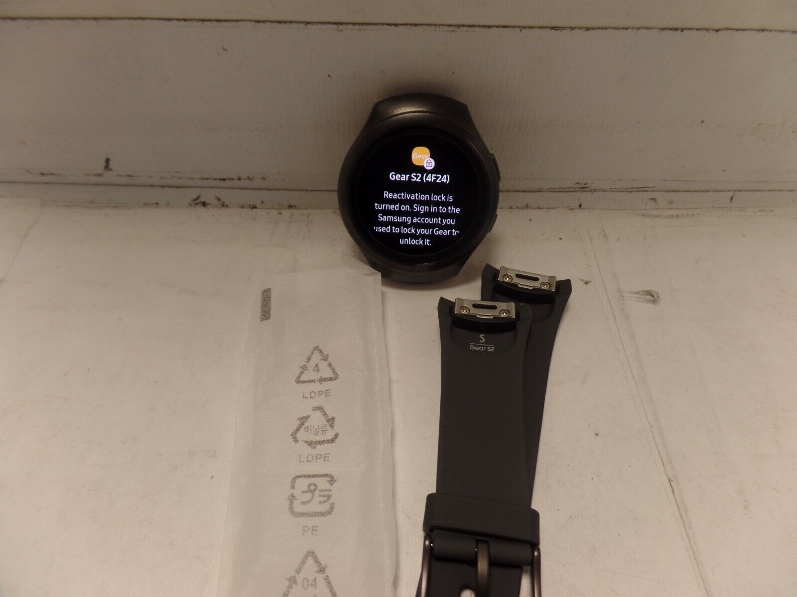 Samsung Gear S2 SM-R730V Verizon Smartwatch 44mm Ceramic – Black Elastomer AS-IS
