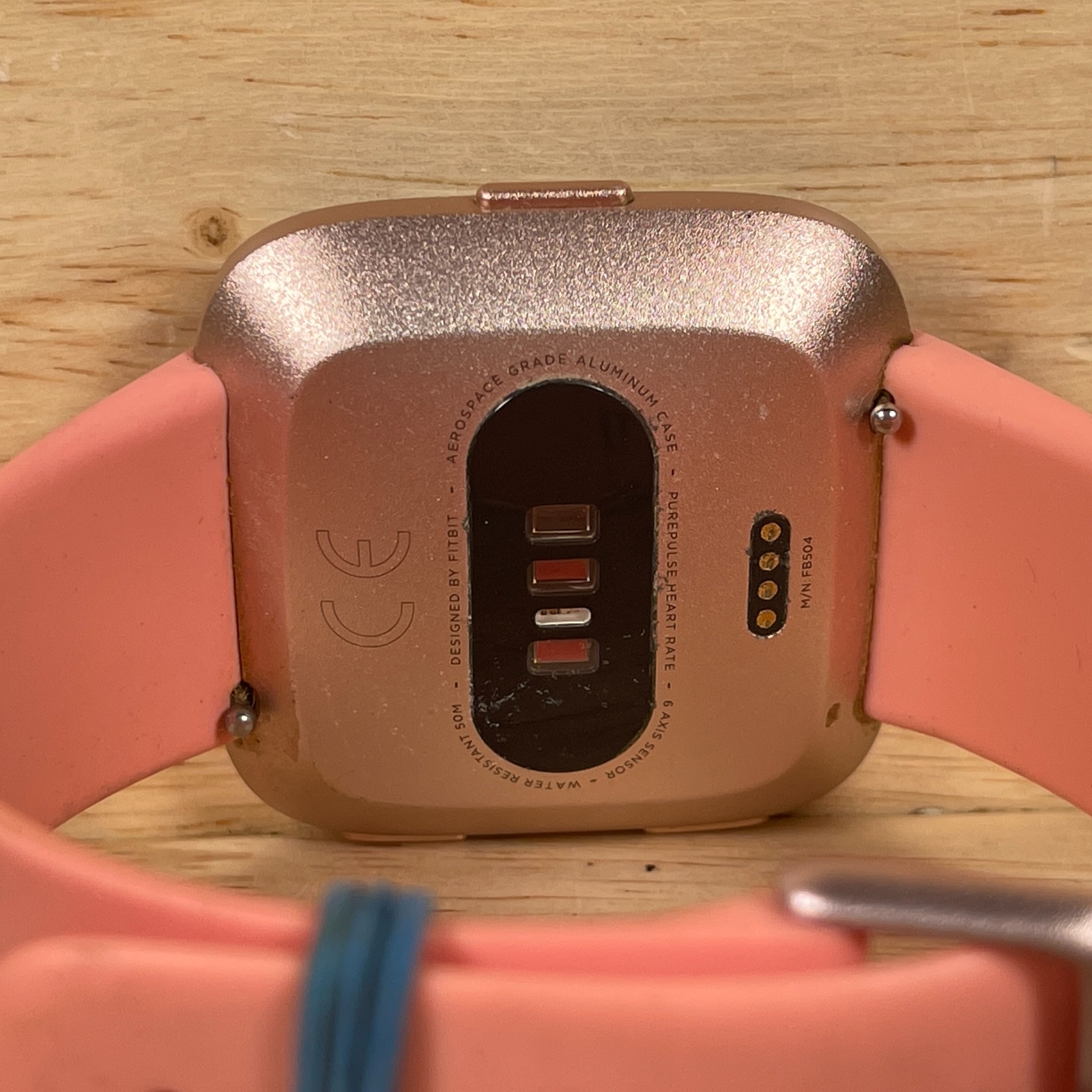 Fitbit Versa FB504 Pink Strap Gold Aluminum Case Smartwatch Activity Tracker