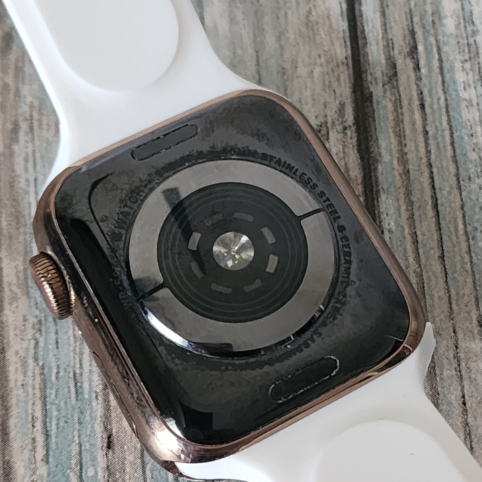 Apple Watch Series 4 – 40mm Stainless Steel WR-50M – Unlocked, Works – For Parts