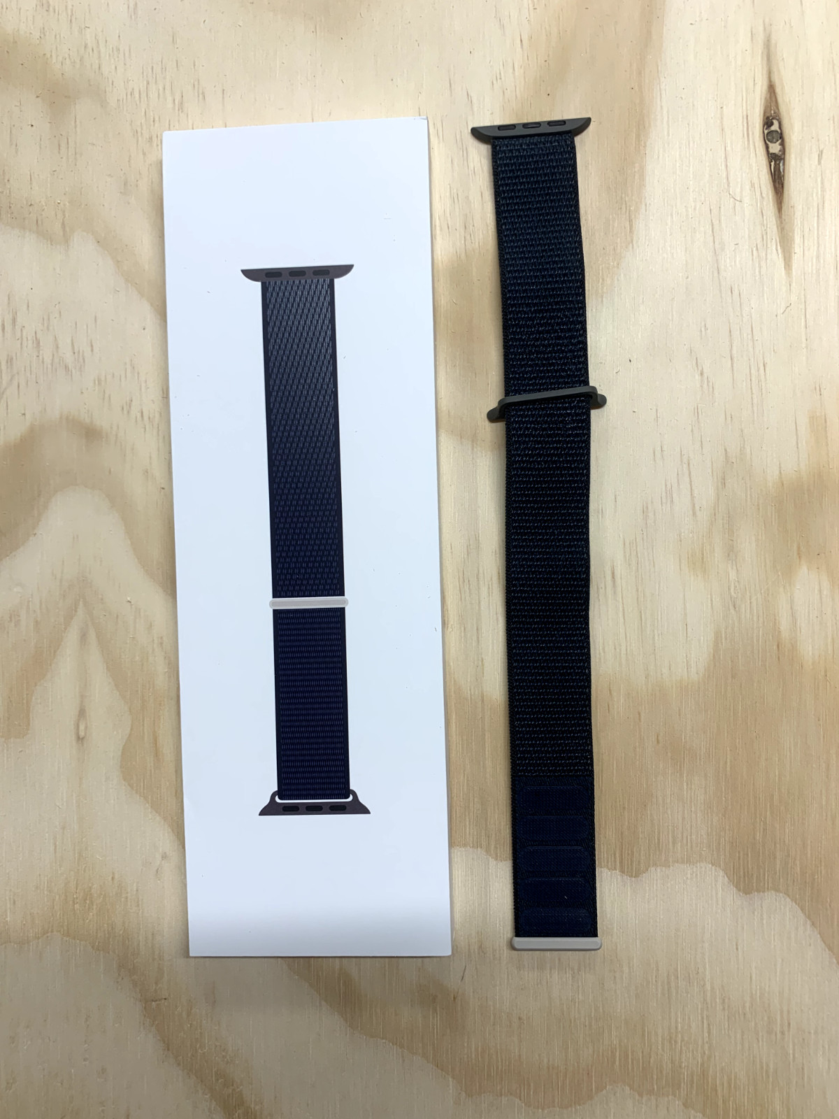 Apple Watch Series 9 45mm Aluminum Case w/ Sport Loop – Midnight, w/ Accessories