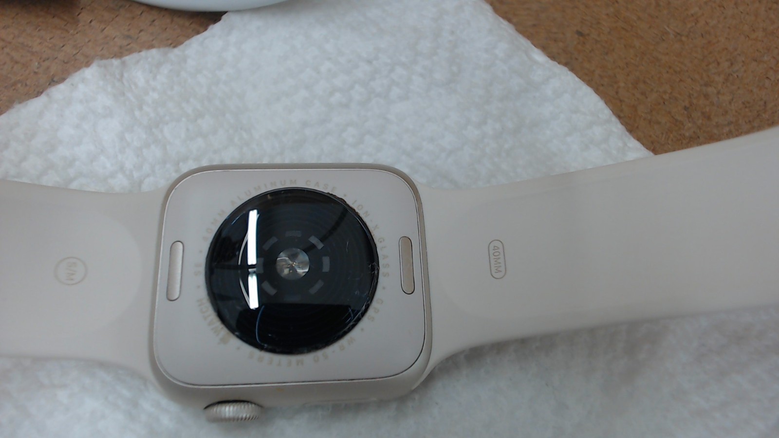 Apple Watch SE (2nd Generation) – 40mm GPS – W/Band – Pre-Owned Model: A2722