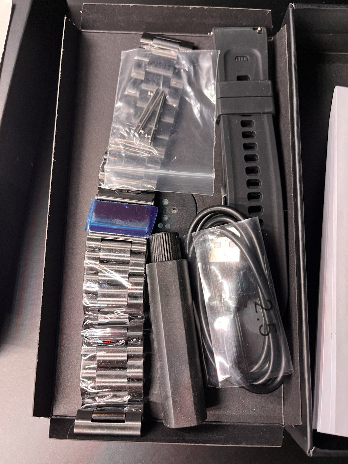 I136 Smart Watch Sports Model Black w/ Metal & Silicone Bands Box Accessories