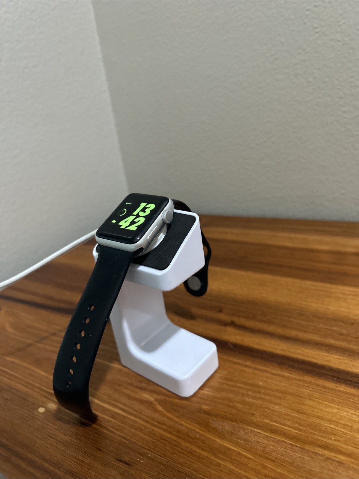 Apple Watch SERIES 2 A1757 It Comes With Stand And Accessory’s