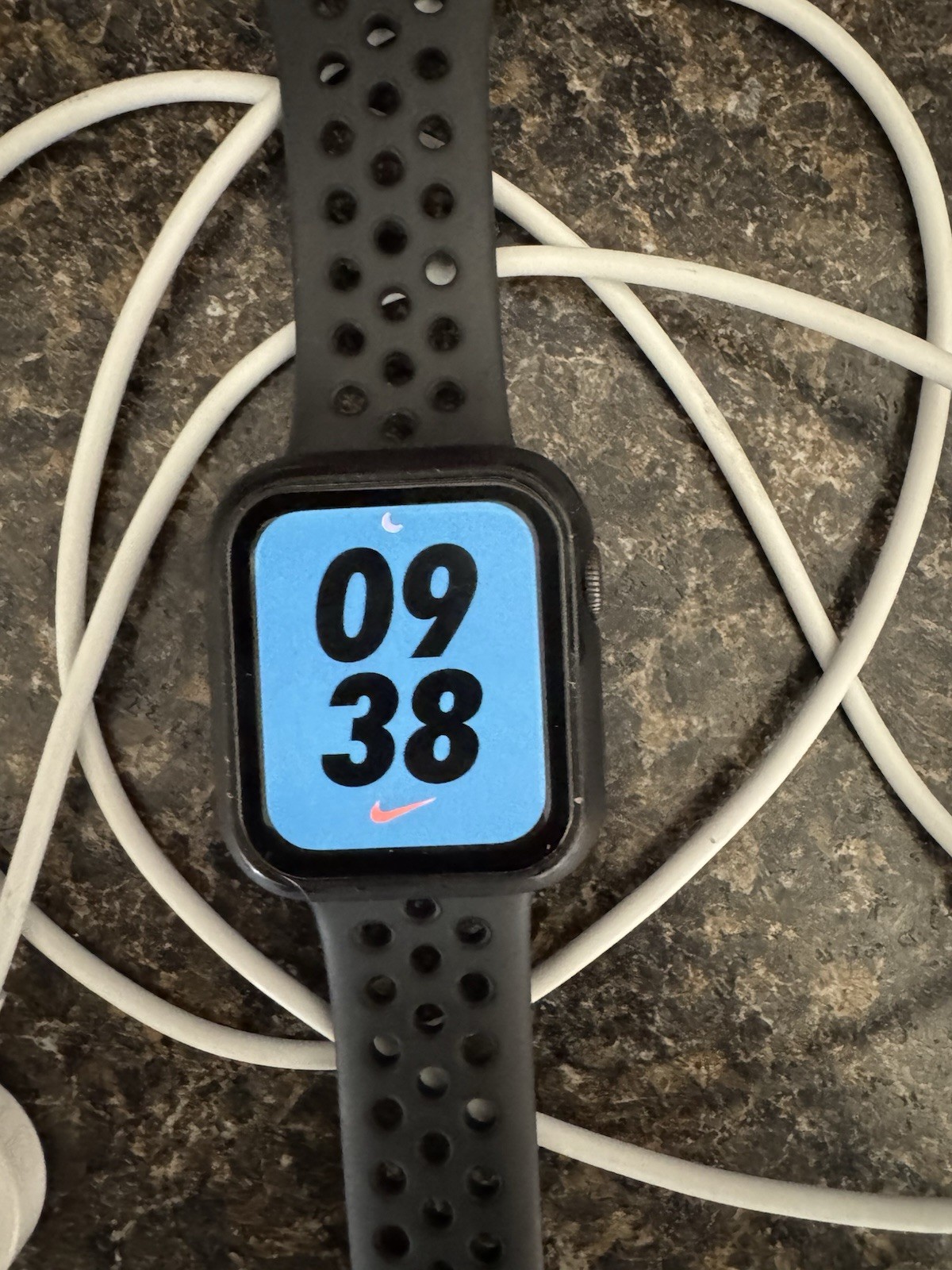 Nike Apple Watch SE 40mm Black Aluminum Case Black Silicone Sport Band Wi‑Fi