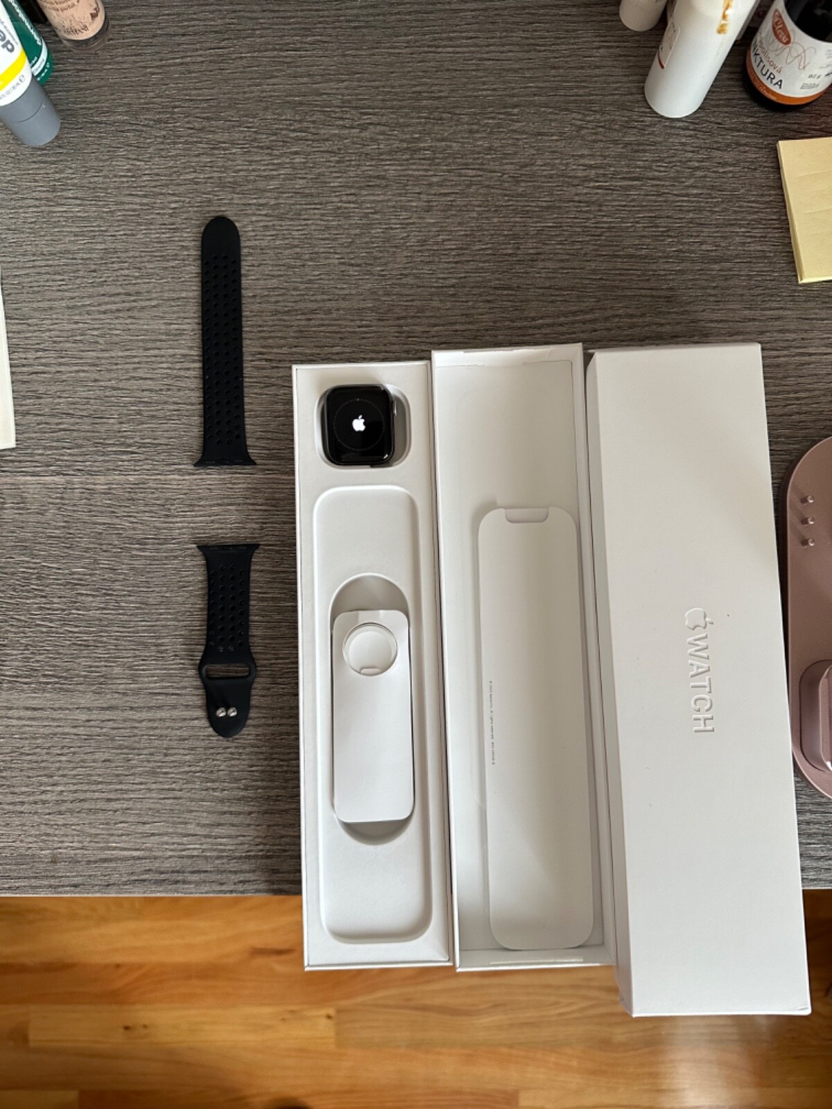 Apple Watch series 4 40mm 40mm Space Gray – Bundle Package