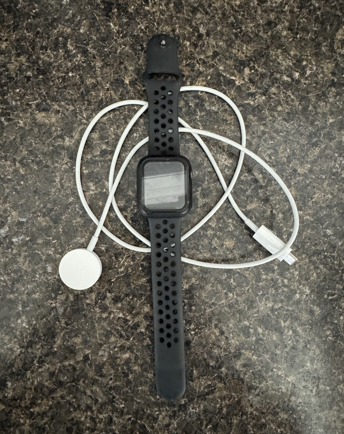 Nike Apple Watch SE 40mm Black Aluminum Case Black Silicone Sport Band Wi‑Fi