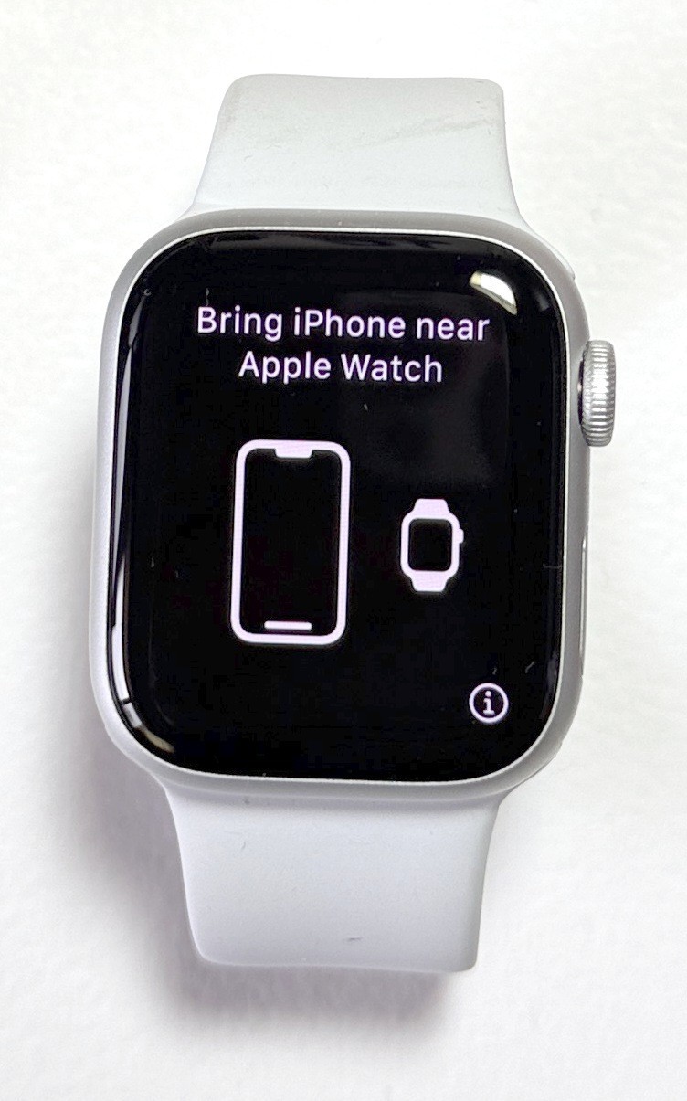 Apple Watch Series 8 41mm, Starlight Case with Sport Band (GPS + Cellular)