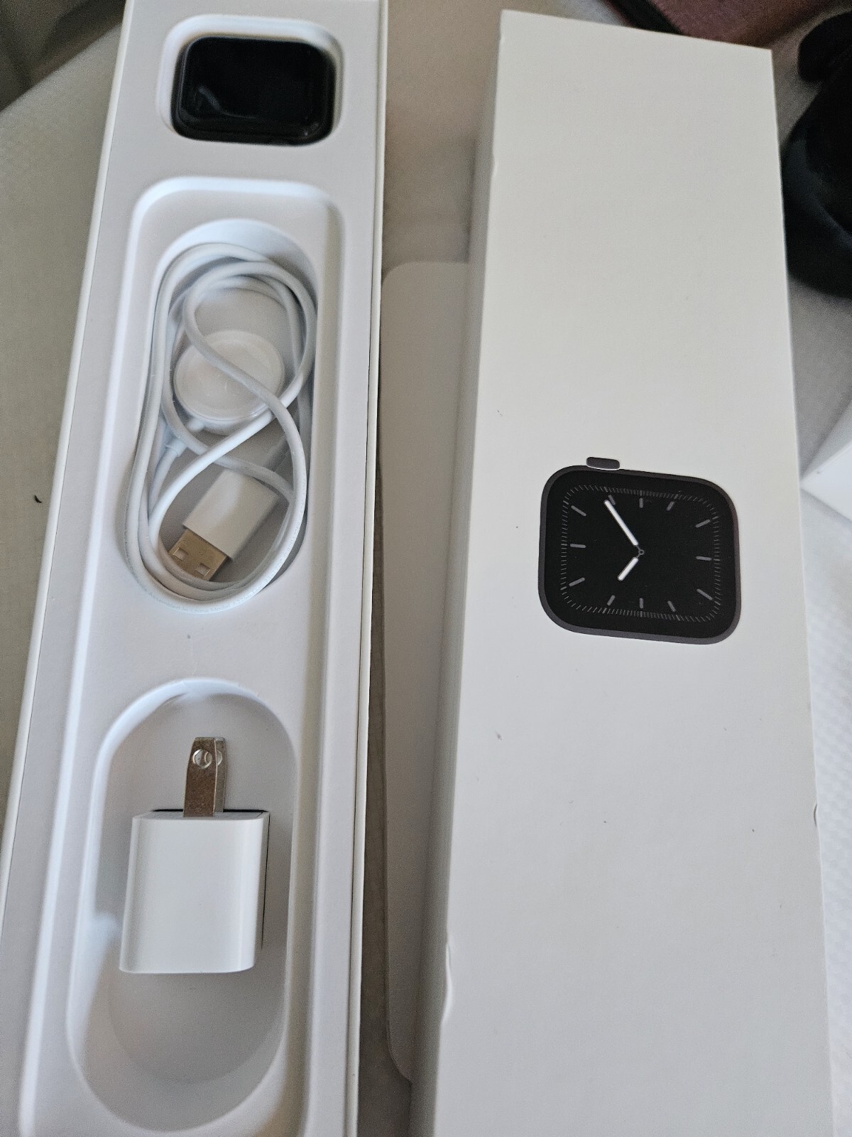 Apple Watch Series 5 40mm GPS – Aluminum Case – Open Box. Unlocked Black