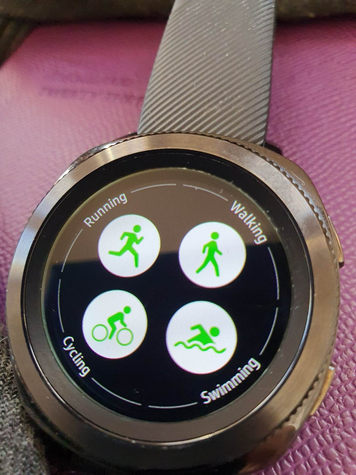Samsung Gear Sport-44.6mm SM-R600, 1.2” Black- Unisex
