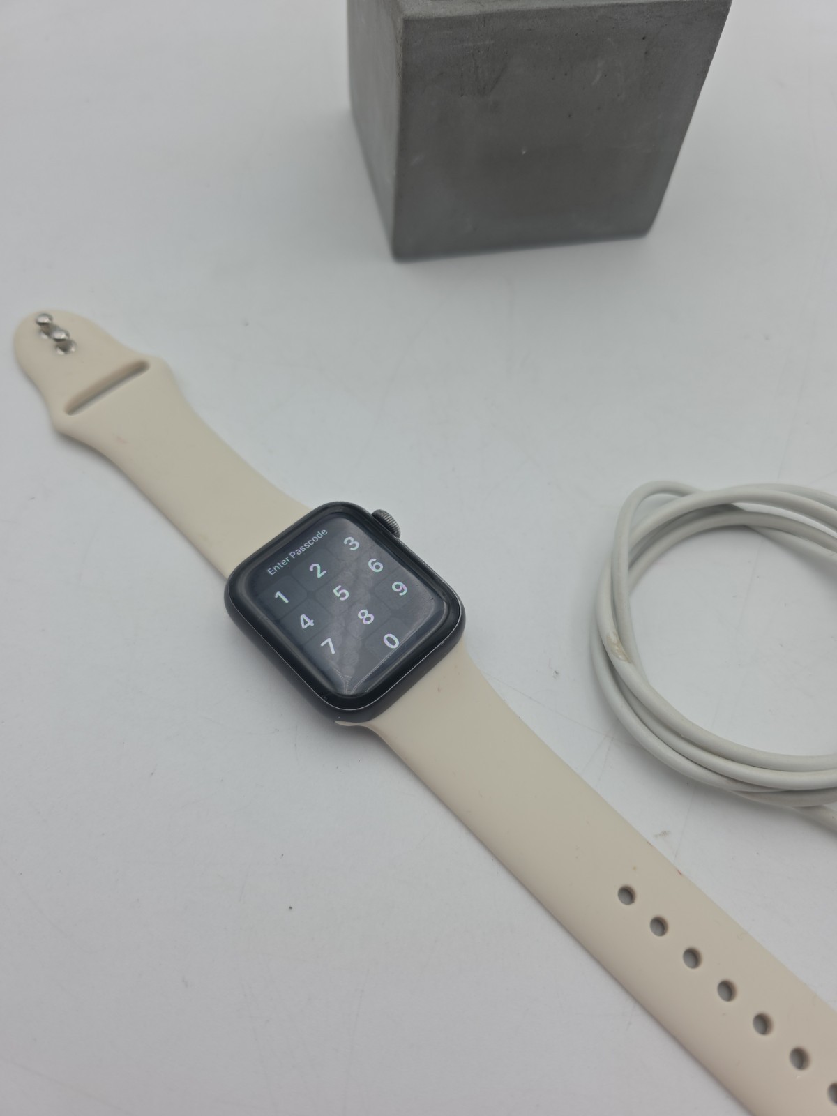 Apple Watch SE 40mm WR-50 Meters Ion-x Glass Gps Lte Aluminum & Ceramic Case
