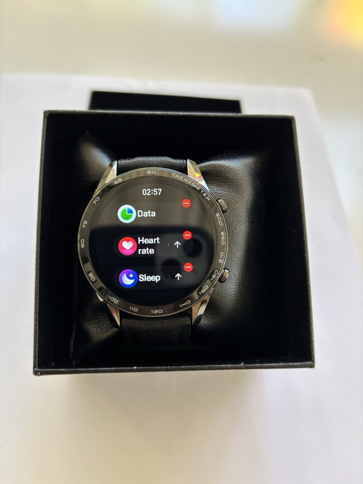 Filiekeu Smartwatch with Leather Strap