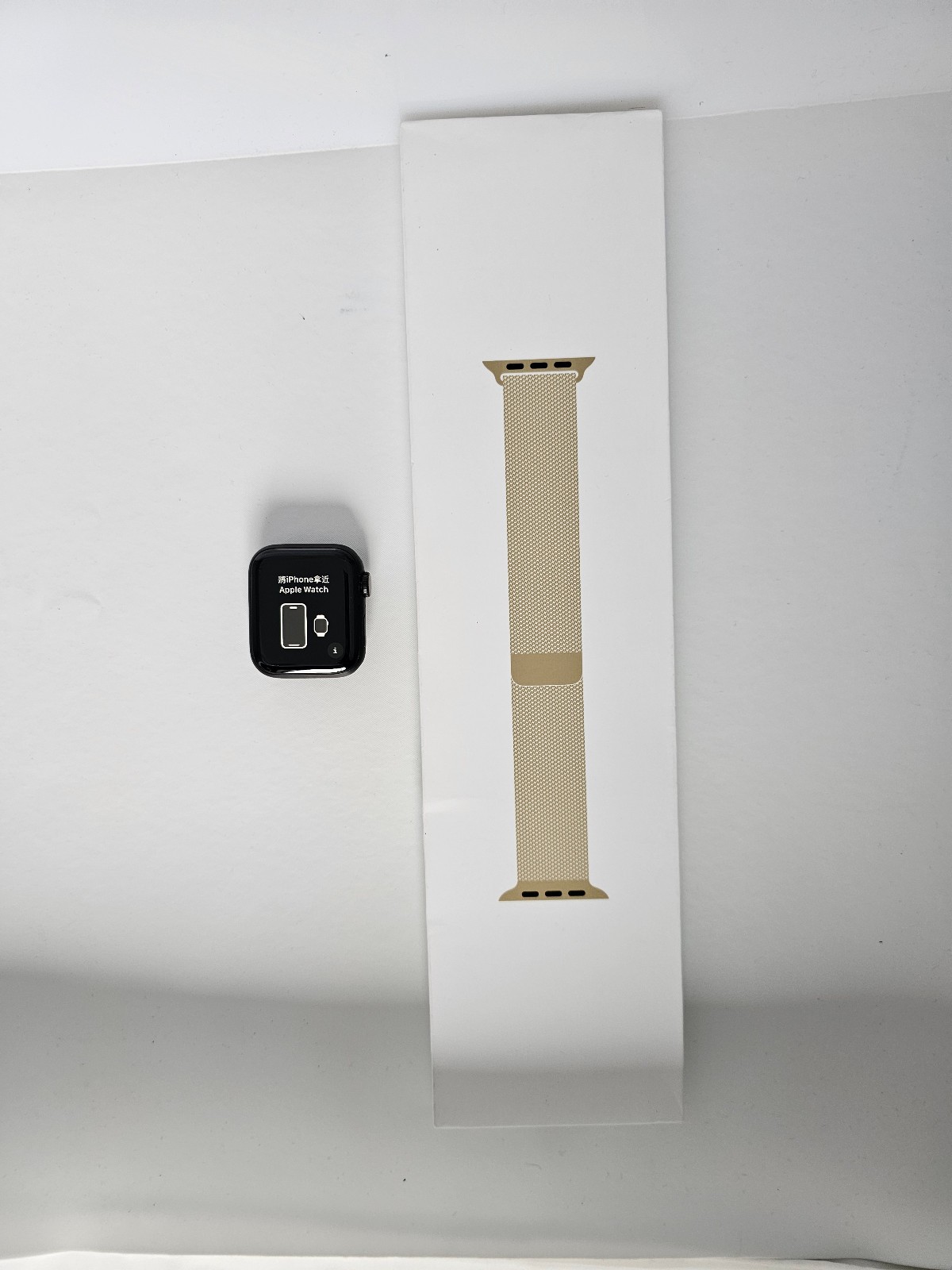 Apple Watch Series 5 Black Titanium 40mm (GPS + Cellular) + Gold Milanese Band