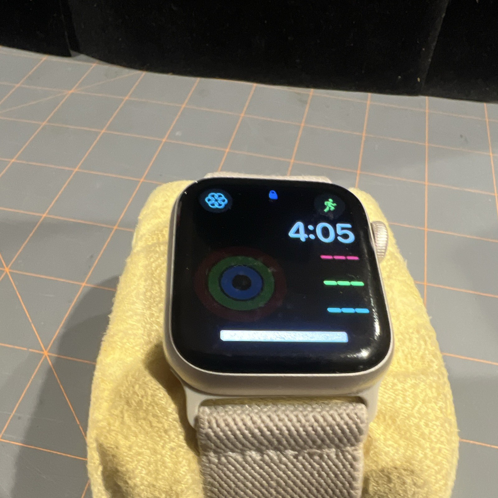 Apple Watch SE 40mm GPS Fitness Tracker Silver Aluminum Case Gray Nylon Band