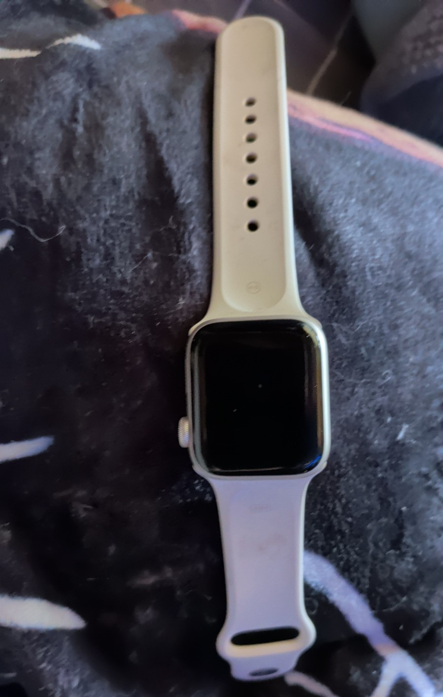 Apple Watch 44mm Silver Aluminum Case White Silicone Band Touchscreen Unlocked